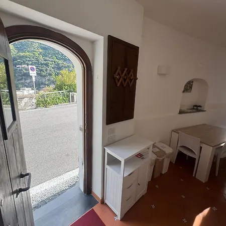 Cozy On Street Level 포지타노