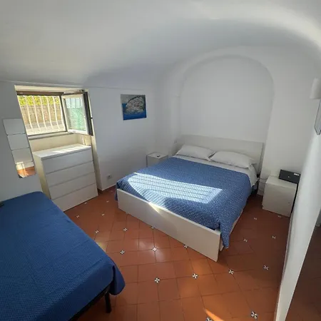 Cozy On Street Level 아파트 *